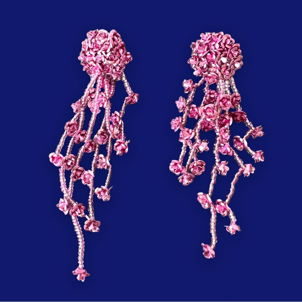 HOT DEAL 🔥 NEW Beaded Tassel with Flower Drop Earrings 
Elegant and Lightweight